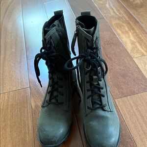 Sorel Women's Ankle Boots in Olive and Black